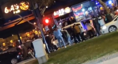 Asker eğlencesinde yolu kapatıp oyun oynadılar