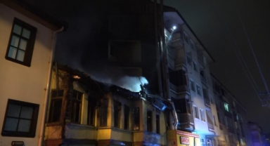 Bursa’da ahşap ev alevlere teslim oldu