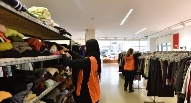 Depremin yaraları Sevgi Mağazası’nda sarılıyor