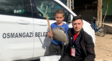 Depremzede çocuğa çok özel hediye
