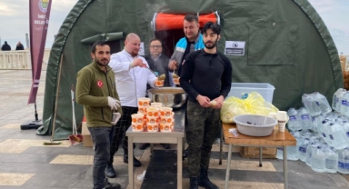 Gasto İnegöl şefleri günlük 11 bin kişiye yemek çıkarıyor
