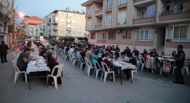 Gemlik Belediyesi binlerce kişiye iftar veriyor