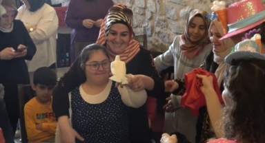 Hem yarışmayı hem de çocukların sevgisini kazandı