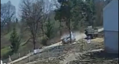 İki otomobil böyle çarpışıp takla attılar