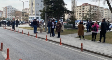Kayseri'de peşpeşe korkutan depremler