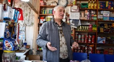 Köydeki çocukların bakkal amcası