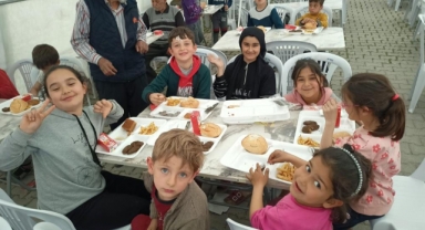 Küçük depremzedelere erken iftar