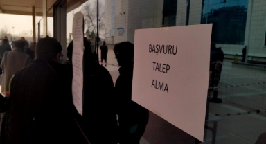 Kurum dışına masa kurdular, kuyruğu bitirdiler