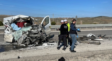 Minibüs ile süt tankeri çarpıştı: 1 ölü, 1 yaralı