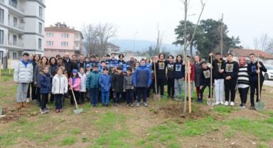 Nilüfer’de öğrenciler gelecekleri için fidan dikti