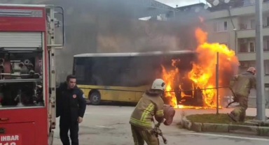 Seyir halindeki halk otobüsü alev alev yandı
