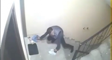 Terlik çalınca kendi ayakkabılarını bıraktı