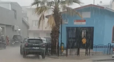 Aniden bastıran dolu ve sağanak yağış hayatı felç etti