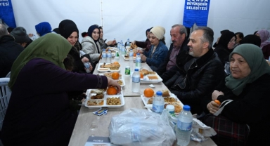 Başkan Aktaş, iftarını Emirsultan’daki vatandaşlarla açtı