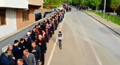 Bayramlaşmada 1 kilometrelik kuyruk oluştu