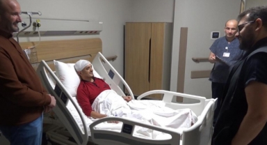 Bilinci açık hastaya beyin tümörü ameliyatı yapıldı