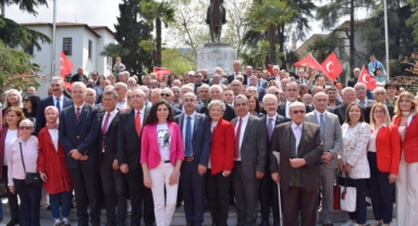 CHP Bursa Örgütü Ata'nın huzurundaydı