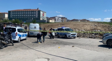 Çocuklara şeker dağıtan polisler kurşunlandı