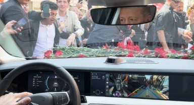 Cumhurbaşkanı Erdoğan'ı görmek için çatılara çıktılar