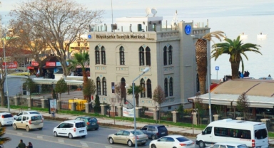 Deniz manzarası eşliğinde ders çalışma imkanı