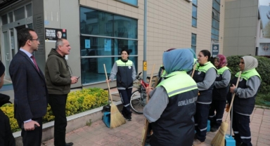 Gemlik’te sokakların temizliği kadınlara emanet