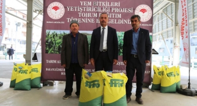 İklim dostu tohumlar çiftçilerle teslim edildi