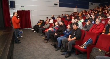 “Karanlık Gece” Nilüfer’de izleyici ile buluştu