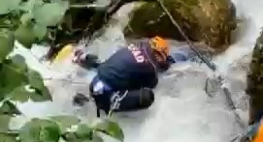 Kızını kurtarmak isterken ikisi de hayatını kaybetti