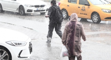 Sağanak yağış Bursa'da etkili oldu