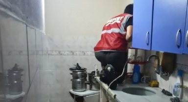 Yaralı Tilki aileyi 4 saat rehin aldı