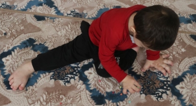 Yaşına oranla el ve ayakları orantısız büyüyor