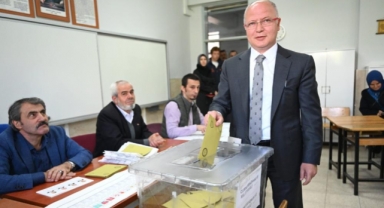 AK Parti Bursa İl Başkanı Davut Gürkan oyunu kullandı