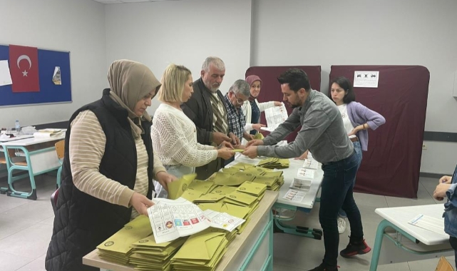Bursa’da da sandıklar açılmaya başlandı