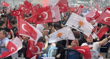Bursalılar 15 Temmuz Demokrasi Meydanı'na akın etti