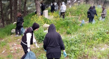 Büyükler kirletti, çocuklar temizledi