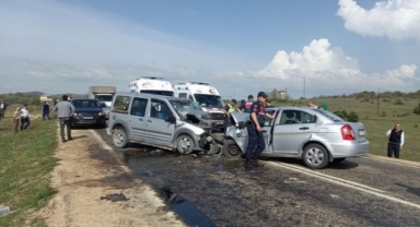 Cenaze yolunda kaza: 2 ölü 2 yaralı