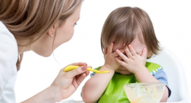 Çocuğunuzun mama kaşığını ve emziğini yalamadan bir daha düşünün