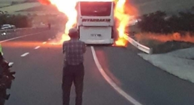 Elazığ'da Yolcu otobüsü alev topuna döndü