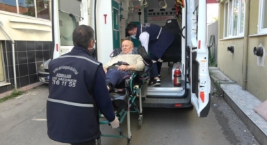 Engeli olan vatandaşlar sandığa ambulansla taşındı