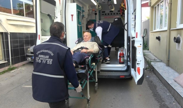 Engeli olan vatandaşlar sandığa ambulansla taşındı