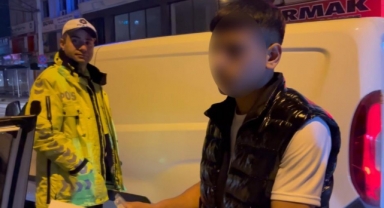 Genç sürücü ehliyetsiz çıktı