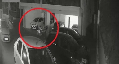 Güvenlik kameralıyla dolu siteye girip motosikleti çaldı