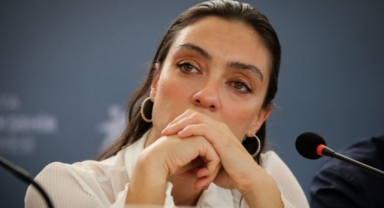 Merve Dizdar Cannes'da ödül aldı