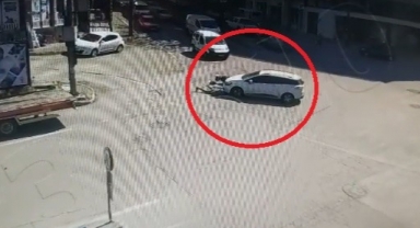 Motosikletiyle otomobile böyle çarptı