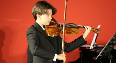 Nİlüfer'de kemanın genç yeteneği dinleyenleri büyüledi