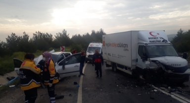 Otomobil ile kamyonet kafa kafaya çarpıştı: 1 ölü, 3 yaralı