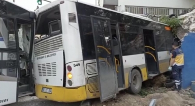 Servis otobüsü ile halk otobüsü çarpıştı: 2 yaralı