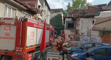 Tarihi fırın yakınlarında çıkan yangın korkuttu