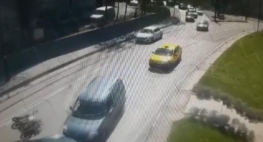 Ters şeritten giden otomobil zincirleme kazaya yol açtı