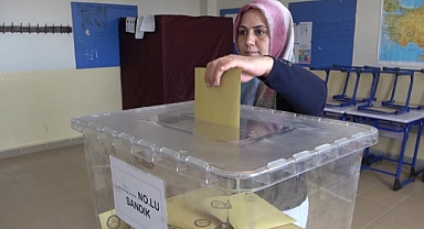 Türkiye, tarihte ilk kez Cumhurbaşkanı 2. Tur Seçimi için sandık başında!